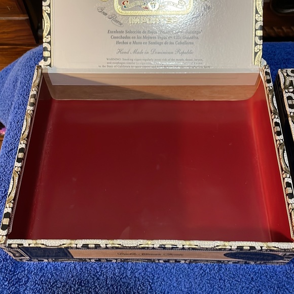 Two Empty Arturo Fuente Cigar Box’s - Picture 7 of 9
